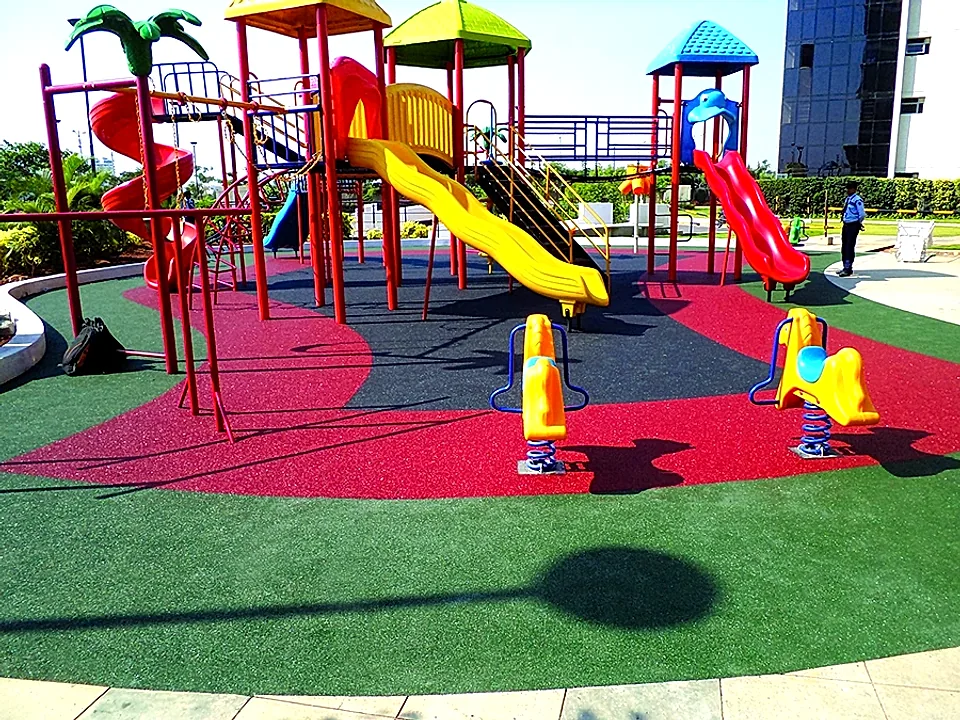 Children's play area with colourful EPDM surfacing